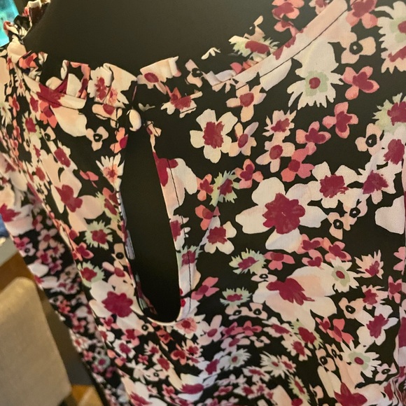 Floral soft and flowy dress - Picture 3 of 4